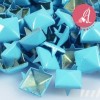 TACHUELA PIRAMIDE AZUL 9MM 